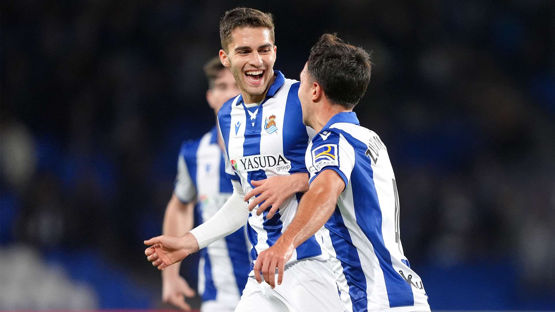 在激烈竞争 在激烈竞争